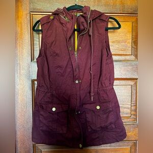 Womens Market and Spruce Bergundy hooded vest - stitch fix top!